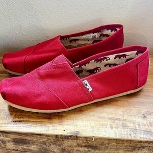 TOMS Women’s red Flats Shoe size 9